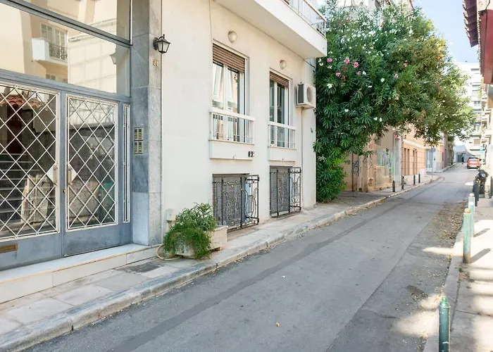 Pan'S Cave Studio In Plaka